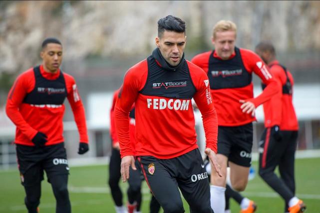  斯特拉斯堡定位球配合精妙战胜马赛收获关键三分